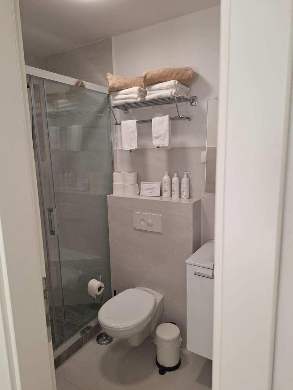 Shower, towels