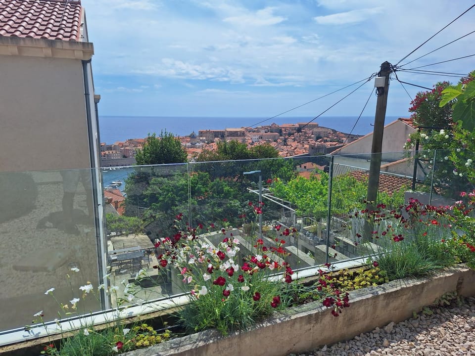 Garden, Sea view