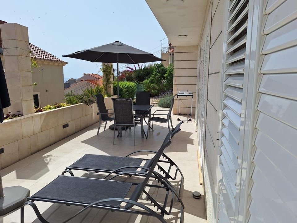 Patio, Balcony/Terrace, sunbed
