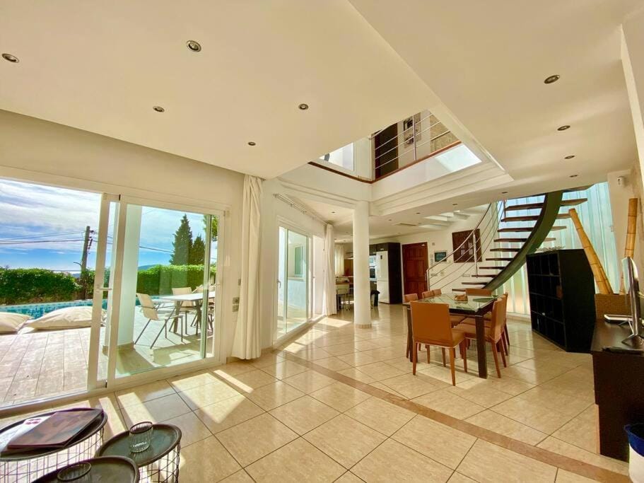View (from property/room), Balcony/Terrace, Living room