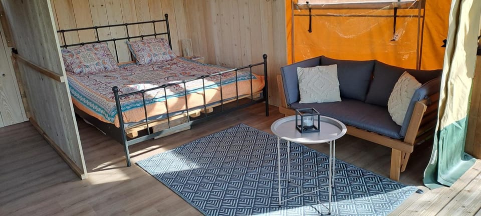 Lodge Safari tent Campground/ 
RV Resort in Catalonia