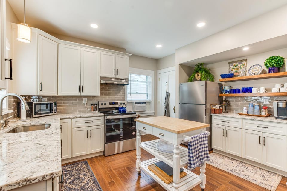 Walkable Zelienople Home w/ Patio & Grill! House in Pennsylvania