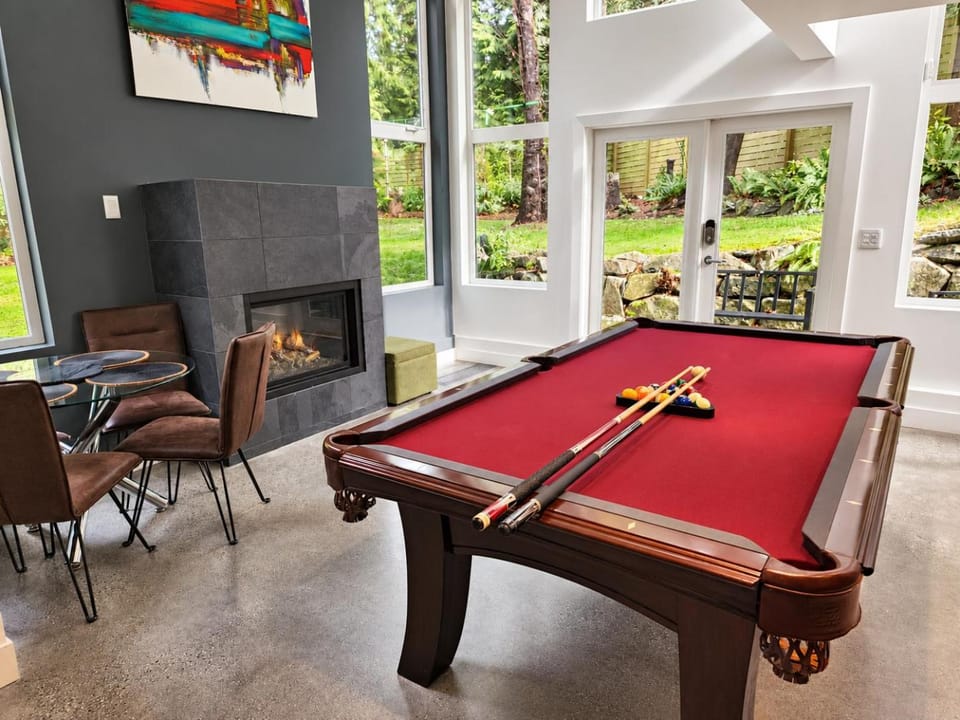 Billiard, Game Room