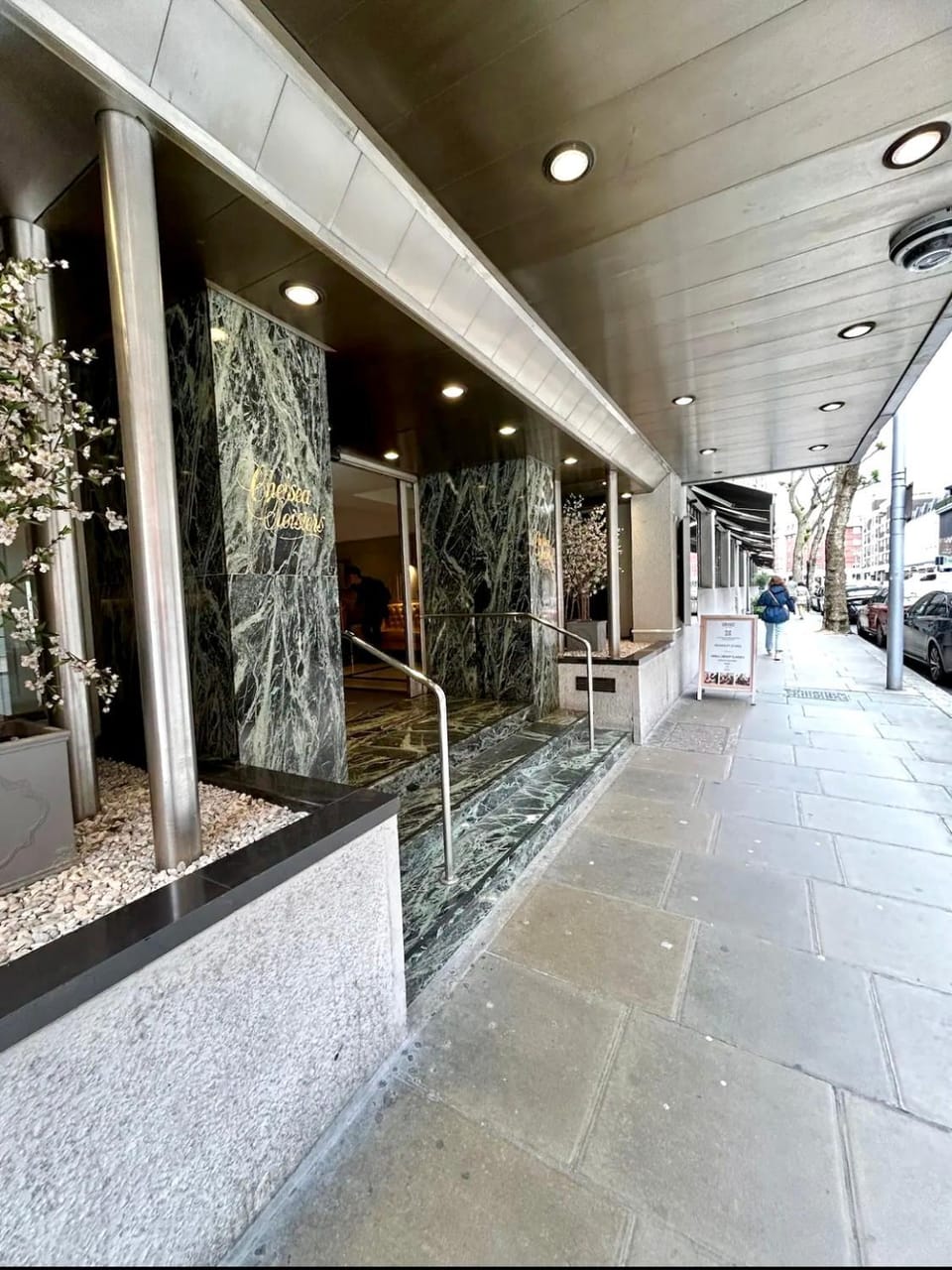 Property building, Facade/entrance, Day, Street view, Street view