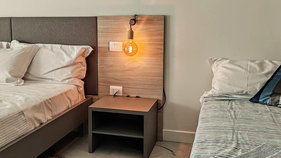 Bed, Photo of the whole room, Bedroom, internet, wardrobe, air conditioner