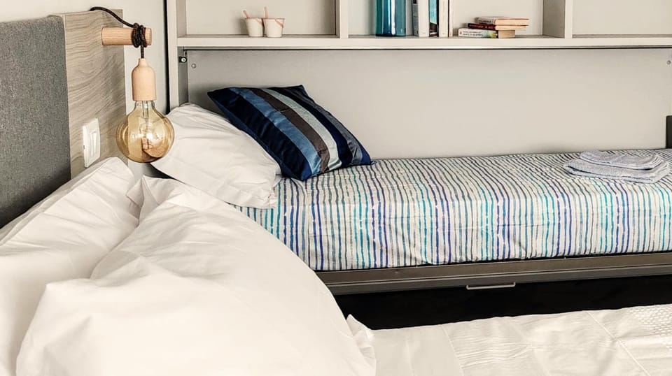 Bed, Photo of the whole room, Bedroom, internet, wardrobe, air conditioner