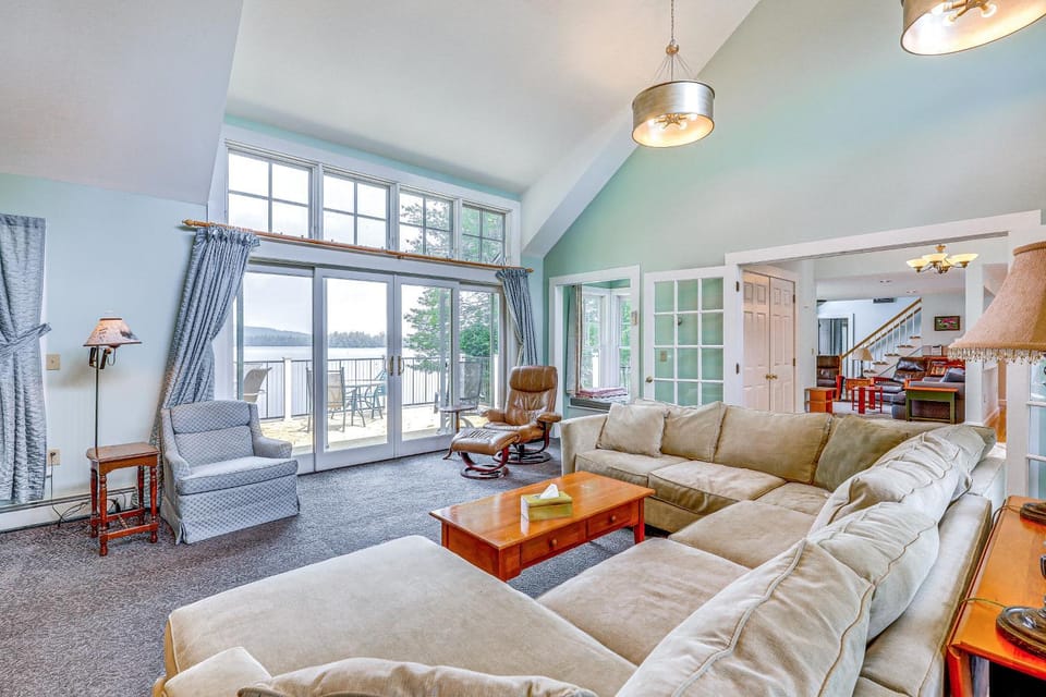 Lakefront New London Retreat w/ Dock & Hot Tub! House in New London