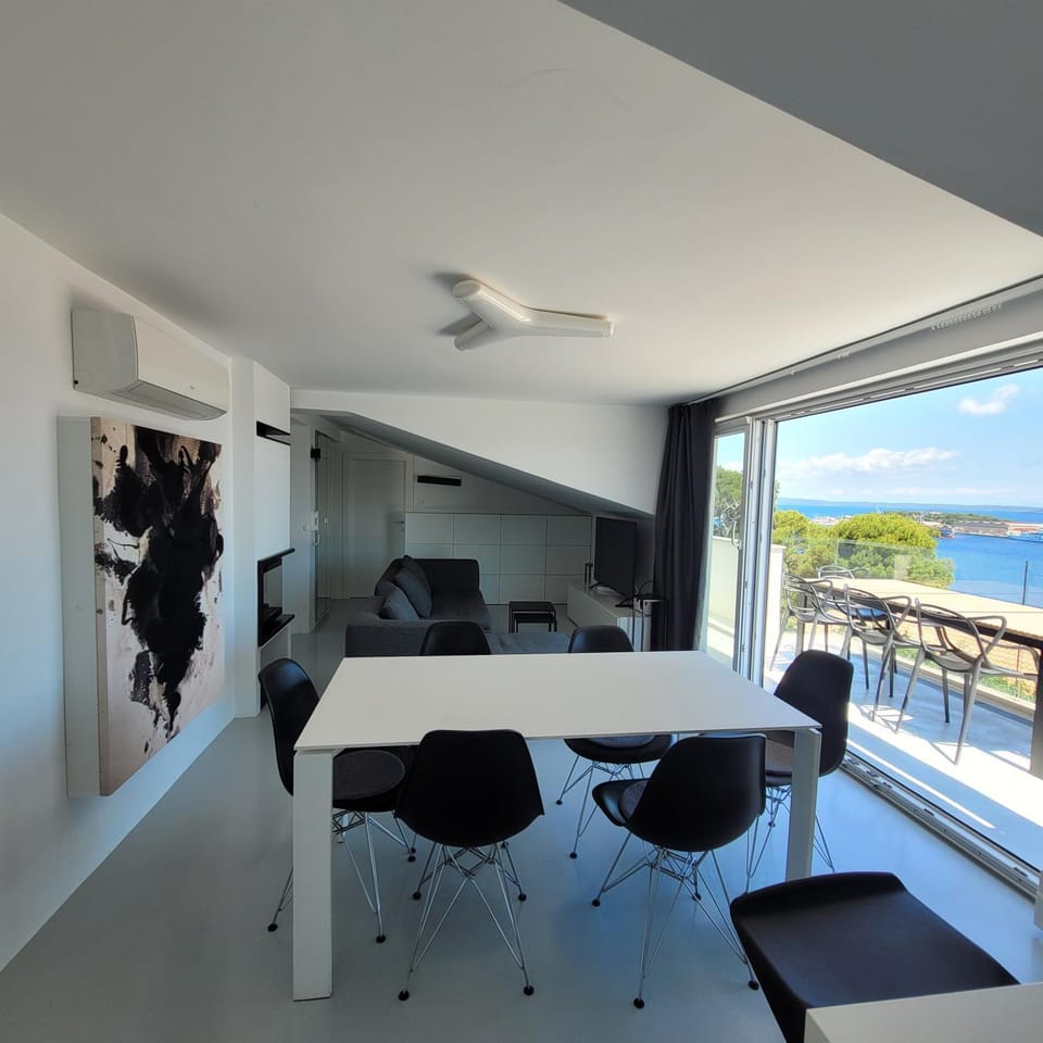 Seating area, Dining area