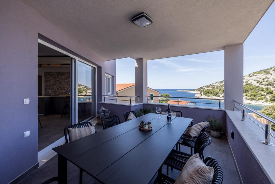 Day, Natural landscape, Balcony/Terrace, Seating area, Dining area, Mountain view, Sea view