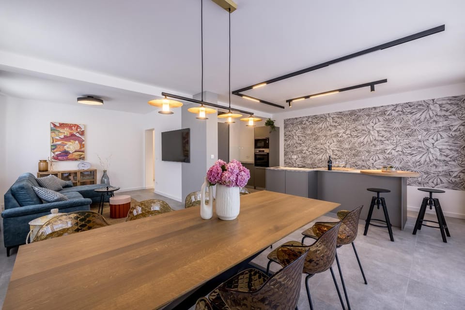 TV and multimedia, Living room, Dining area