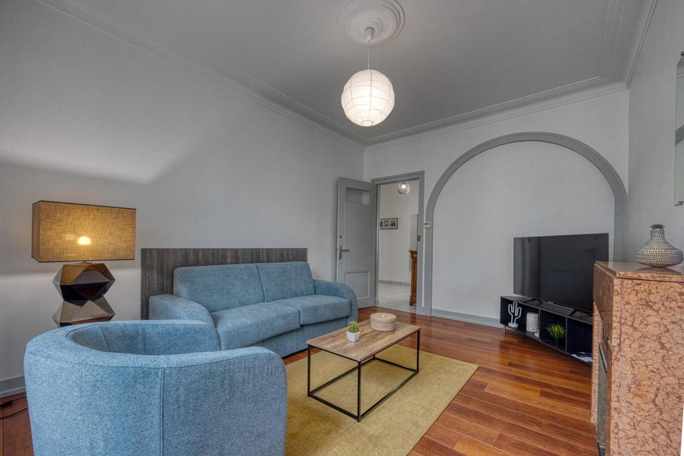 Communal lounge/ TV room, TV and multimedia, Living room, Seating area, Evening entertainment