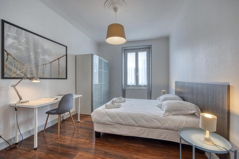 Bed, Living room, Photo of the whole room, Seating area, Bedroom, towels