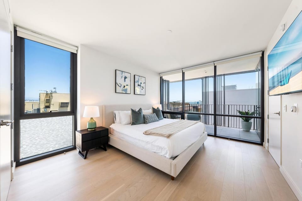 Bed, View (from property/room), Balcony/Terrace, Photo of the whole room, Decorative detail, Bedroom, flat iron, furniture, internet, pet friendly, pet friendly, wardrobe, air conditioner