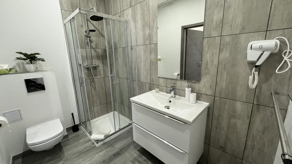 Shower, Bathroom, towels