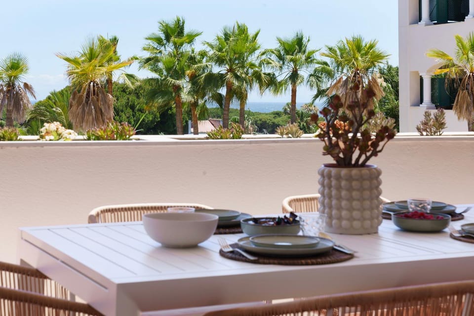 Stunning Renovated 2-bedroom in Golden Mile Apartment in Marbella