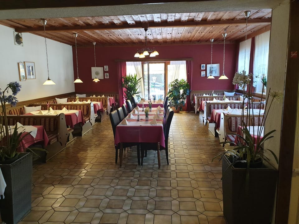 Restaurant/places to eat, Restaurant/places to eat