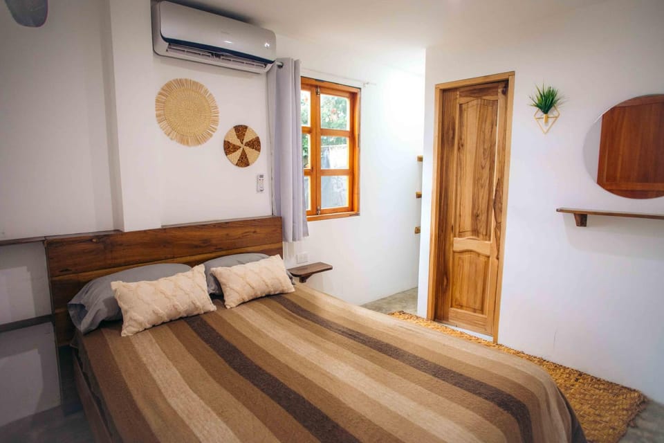 Bed, Photo of the whole room, Bedroom, wardrobe, air conditioner