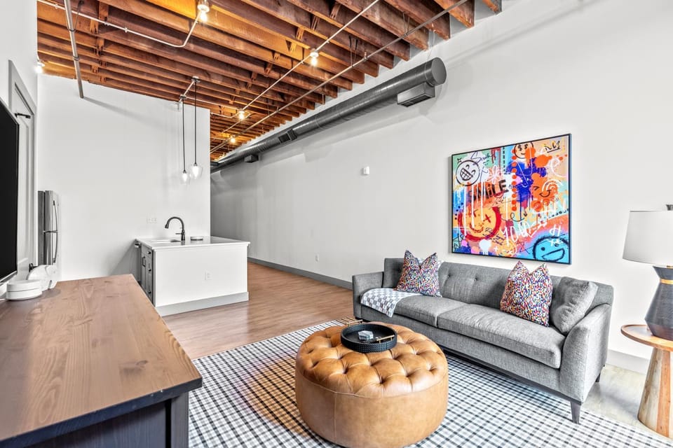 TV and multimedia, Living room, Seating area, Evening entertainment, air conditioner