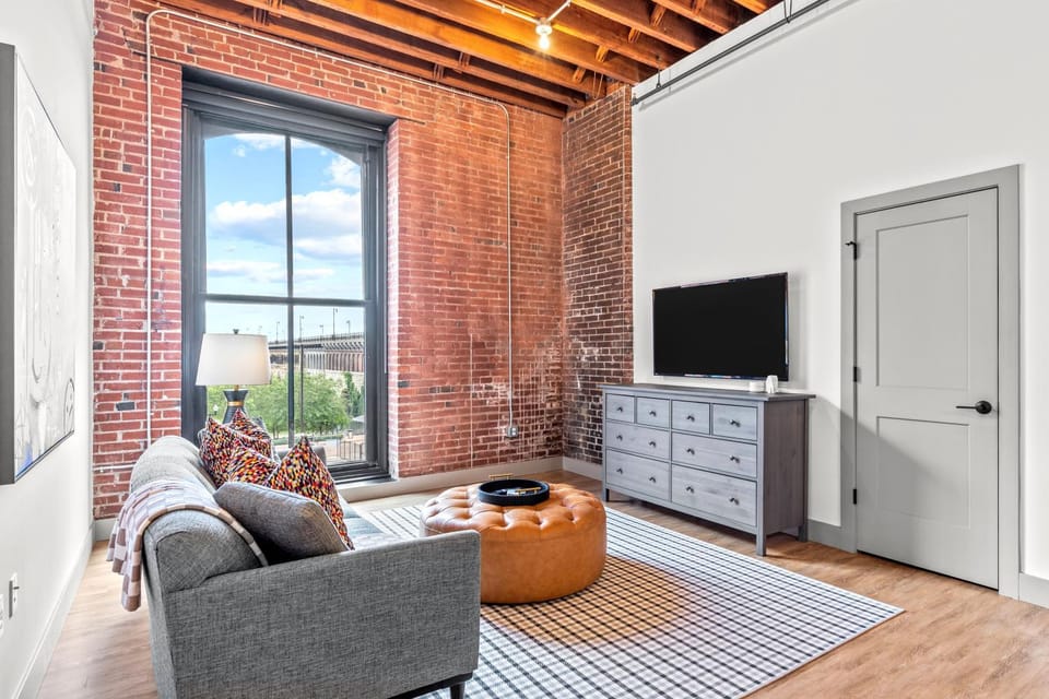 TV and multimedia, Living room, Evening entertainment