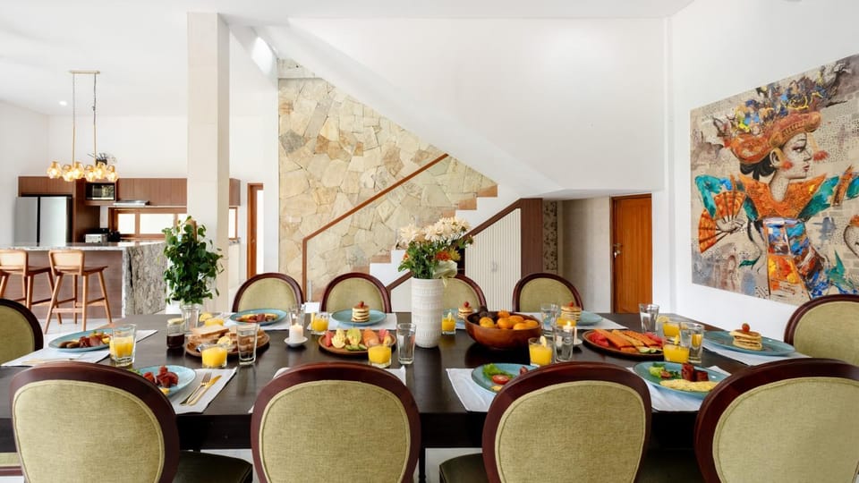 Seating area, Dining area, Food