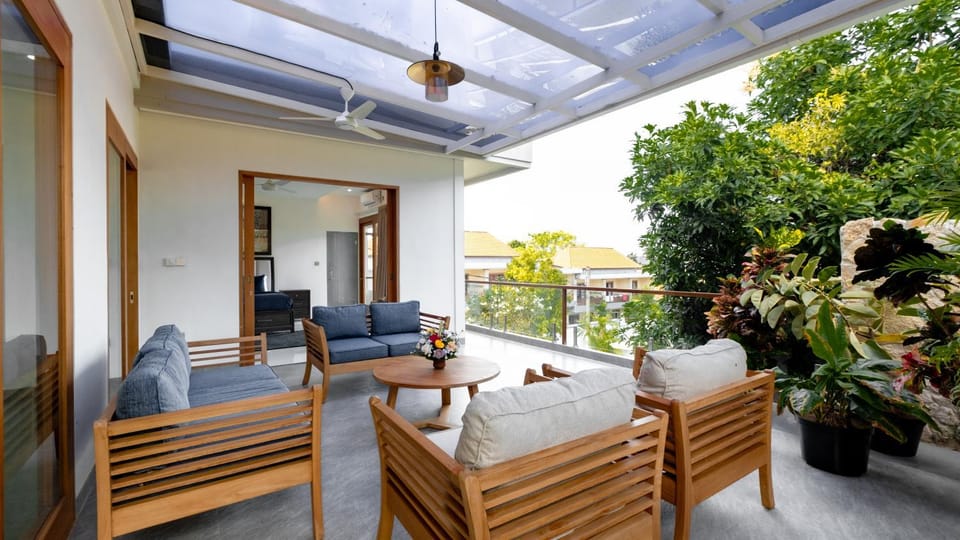 View (from property/room), Balcony/Terrace, Living room, Seating area