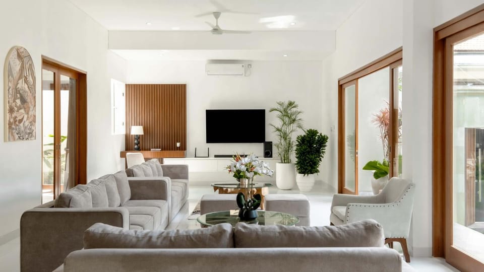 TV and multimedia, Living room, Seating area, air conditioner