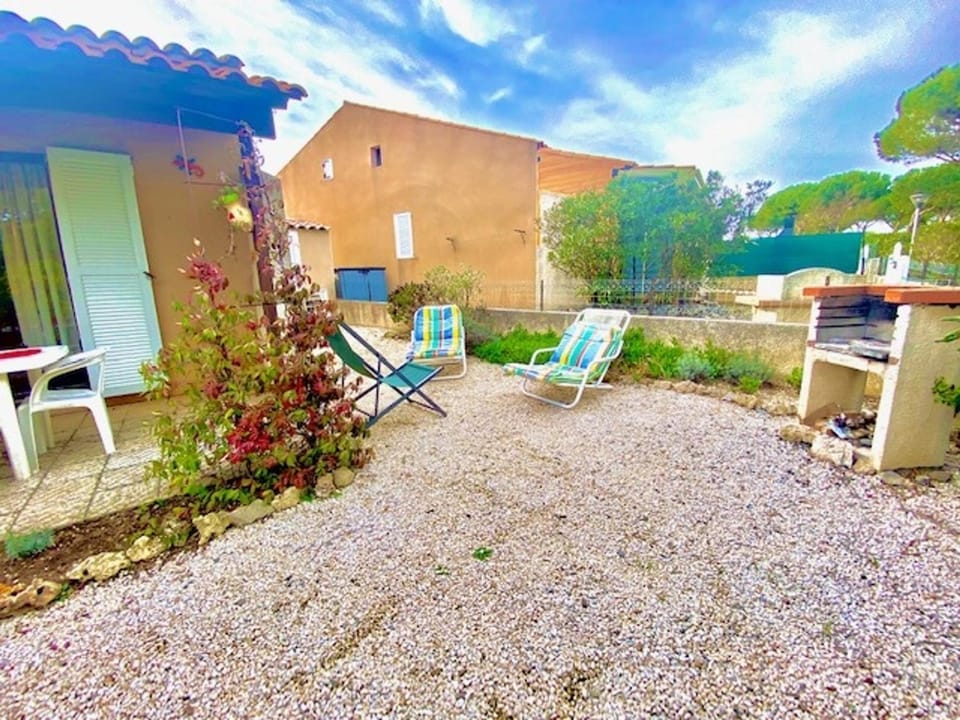 Charmante Villa T2 mezzanine, CLIMATISATION, Piscine, Parking, proche Plage - FR-1-795-42 Villa in Fleury