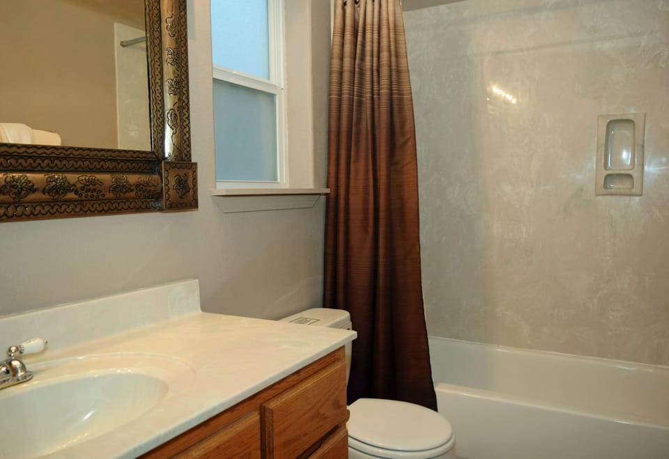 Shower, Toilet, Bathroom, Bath