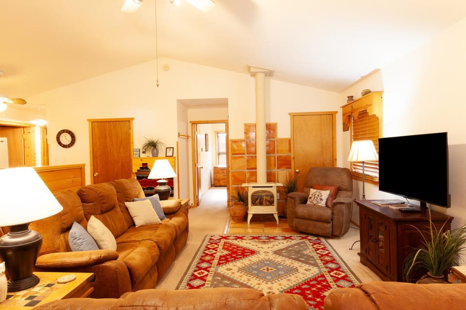 TV and multimedia, Living room, fireplace, furniture