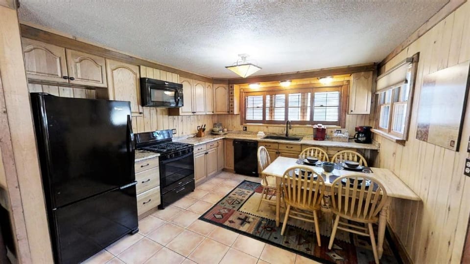 Kitchen or kitchenette, Dining area, microwave, oven, stove, toaster, kitchen