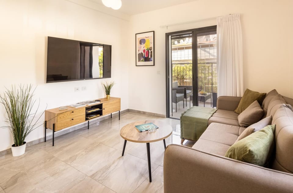 Stylish 3BR City Stay Near Baháʼí Gardens Apartment in Haifa