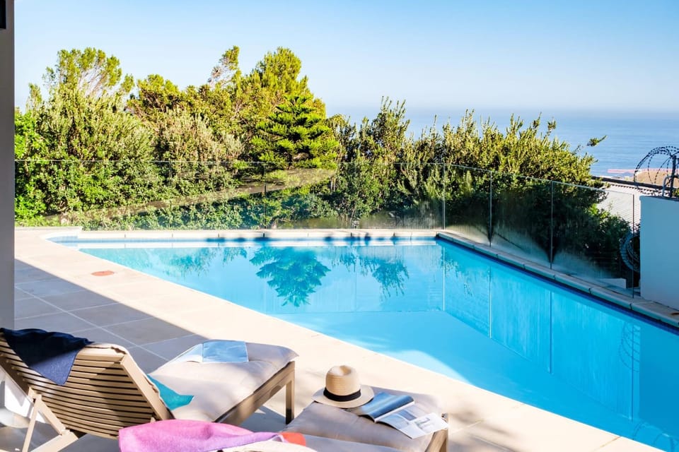 View (from property/room), Balcony/Terrace, Sea view, Swimming pool, sunbed