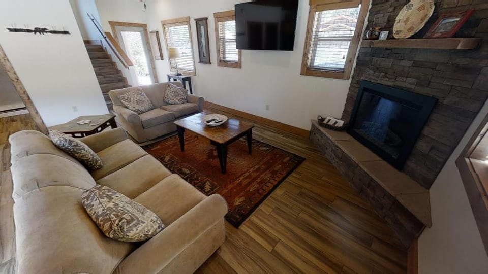 Day, TV and multimedia, Living room, Seating area, fireplace, furniture