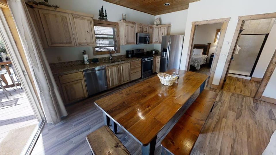 Day, Kitchen or kitchenette, dishwasher, furniture, microwave, oven, stove, kitchen