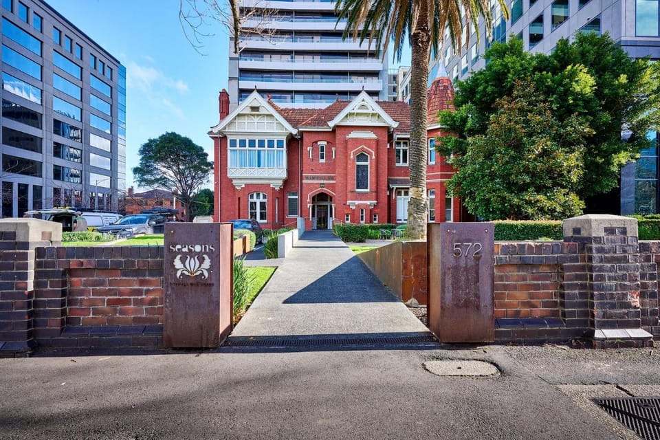 Stay Cosy on St Kilda Road Apartment in Melbourne