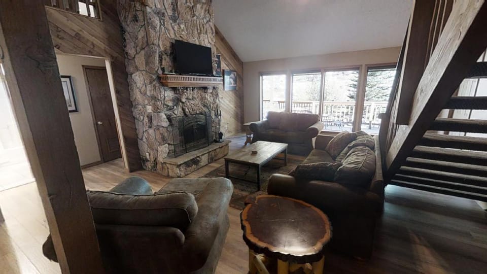 Day, Winter, TV and multimedia, View (from property/room), Balcony/Terrace, Living room, Mountain view, fireplace, furniture