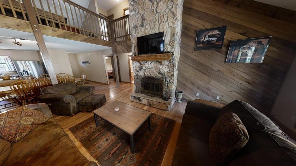 Day, TV and multimedia, Living room, Seating area, fireplace, furniture