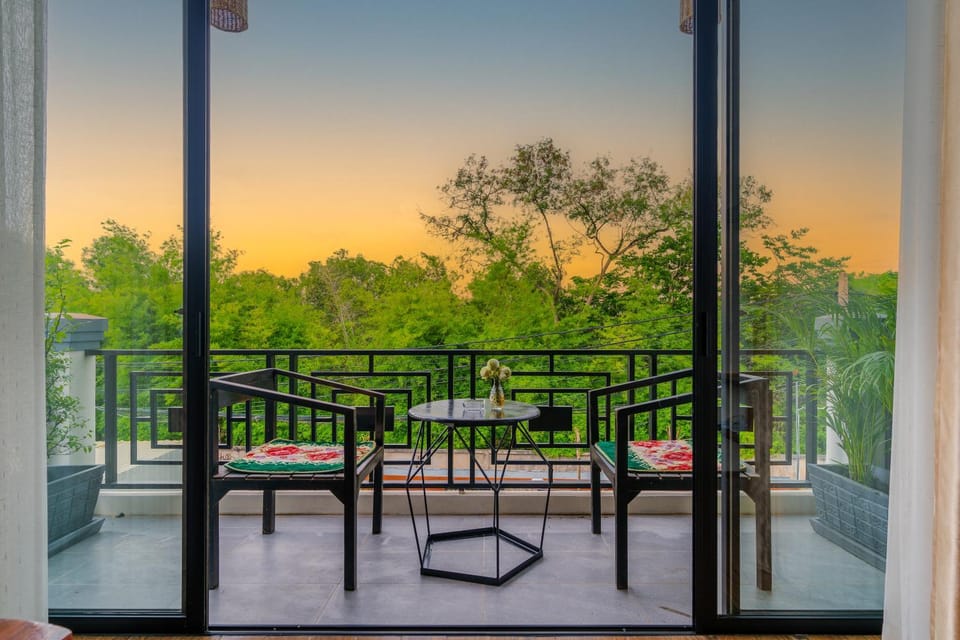 Seating area, Dining area, Garden view, Sea view, Quiet street view