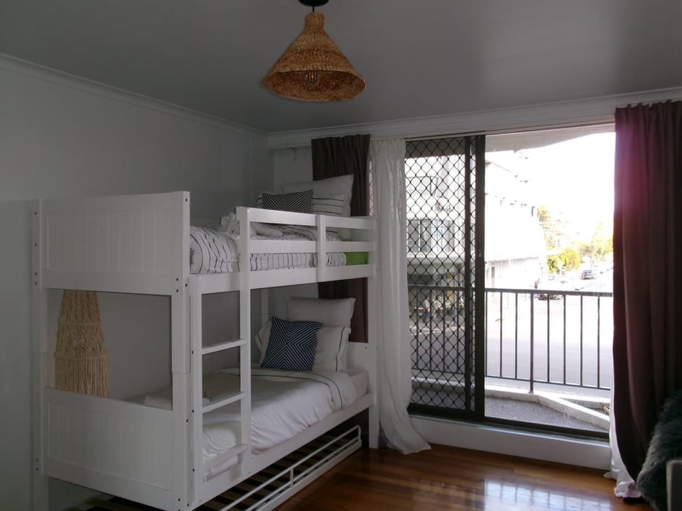 Bed, bunk bed