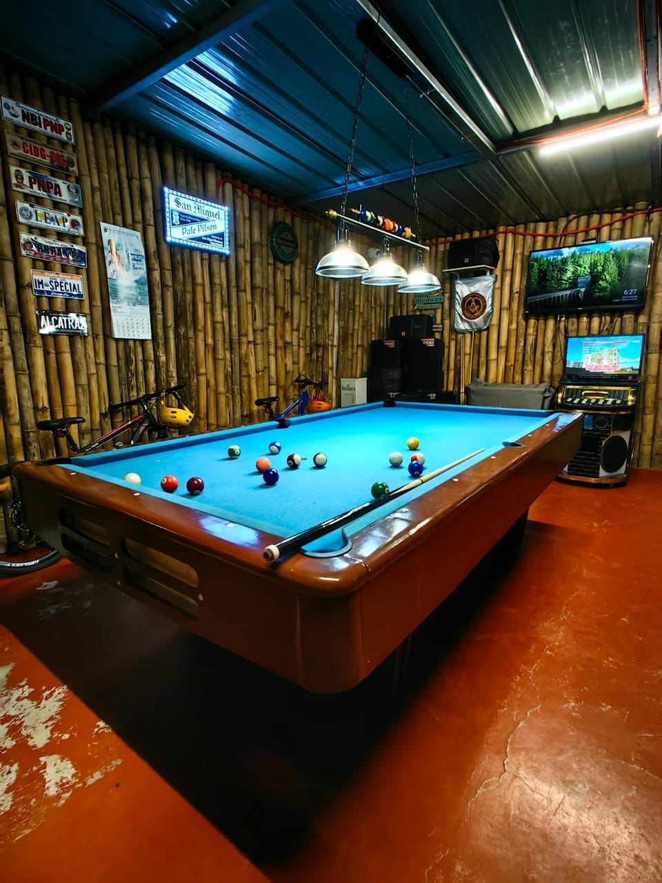 Billiard, Game Room
