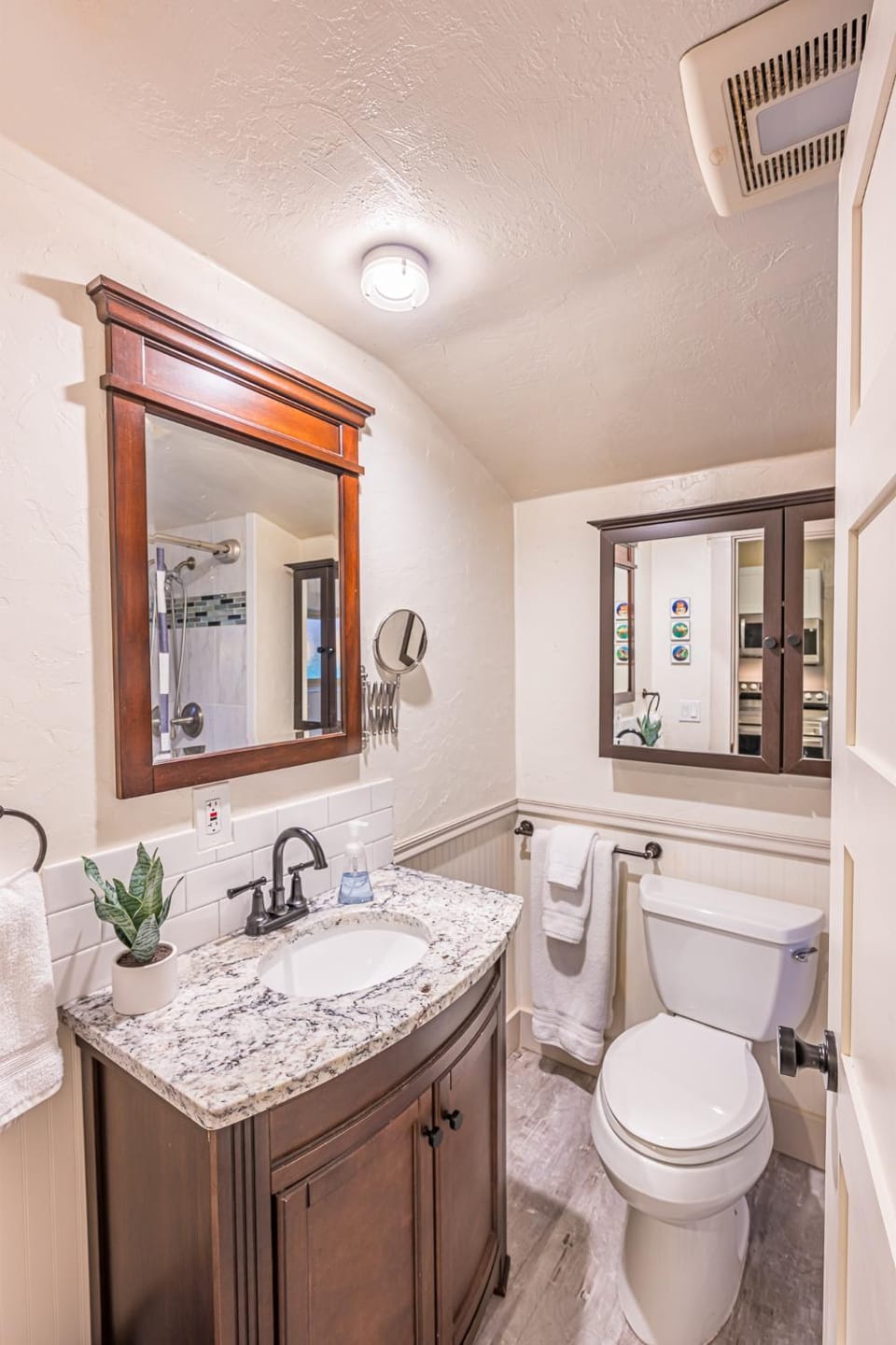 Shower, Toilet, Bathroom, Bath, towels