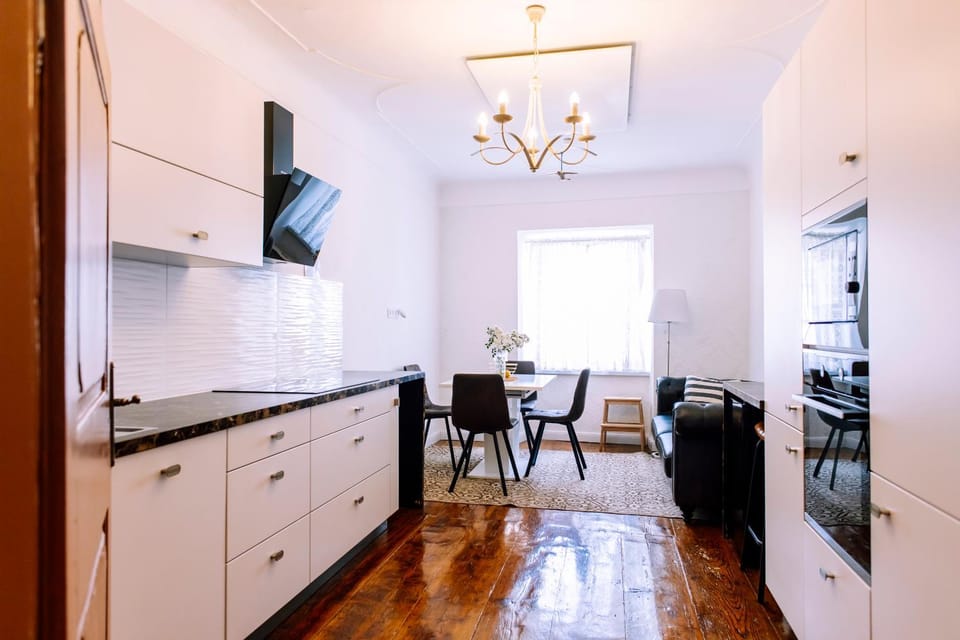 Kitchen or kitchenette, Dining area, stove
