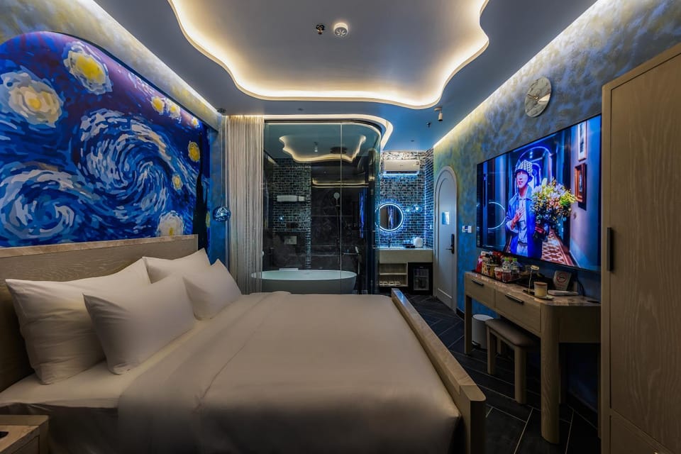 Bed, TV and multimedia, Photo of the whole room, Evening entertainment, Bedroom