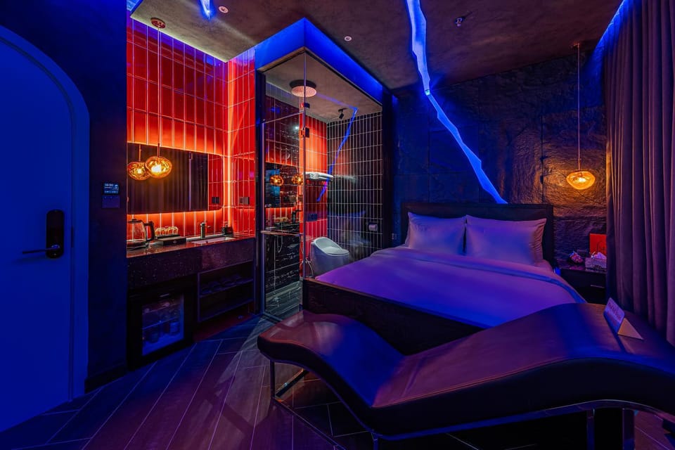 Bed, Photo of the whole room, Bedroom
