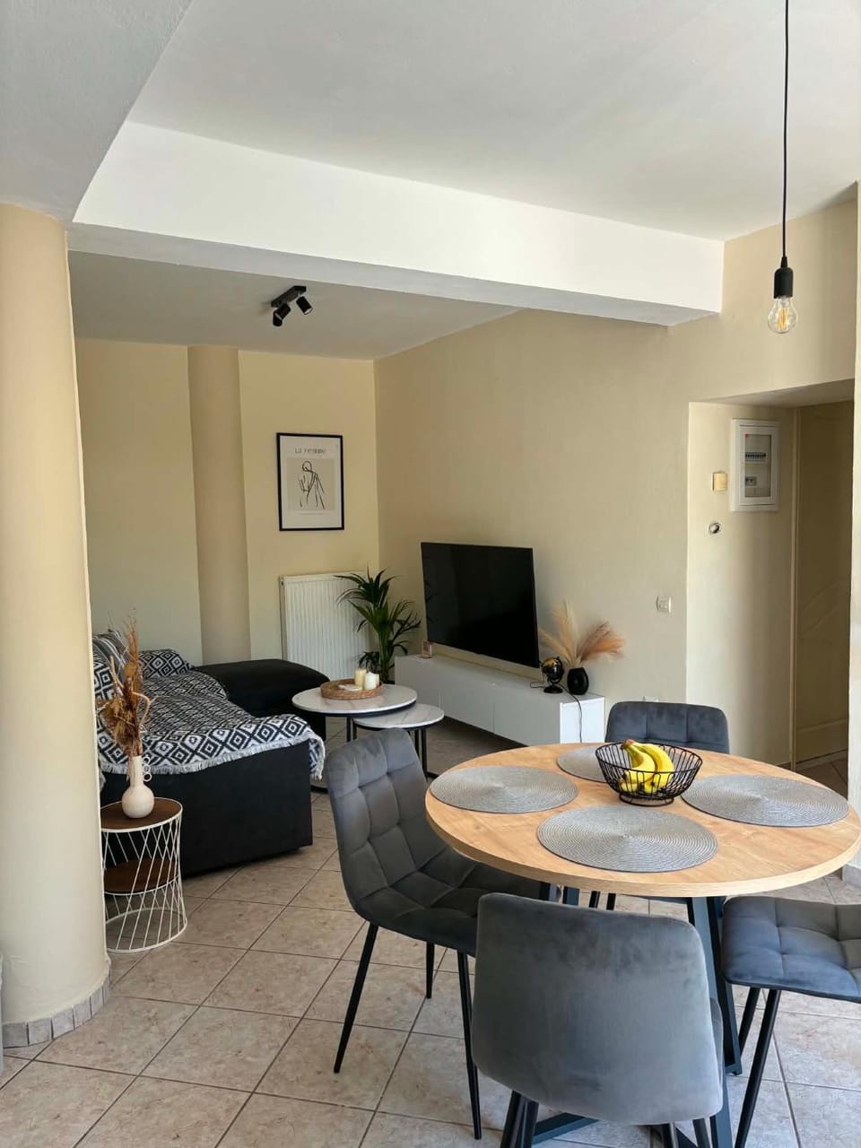 TV and multimedia, Living room, Seating area