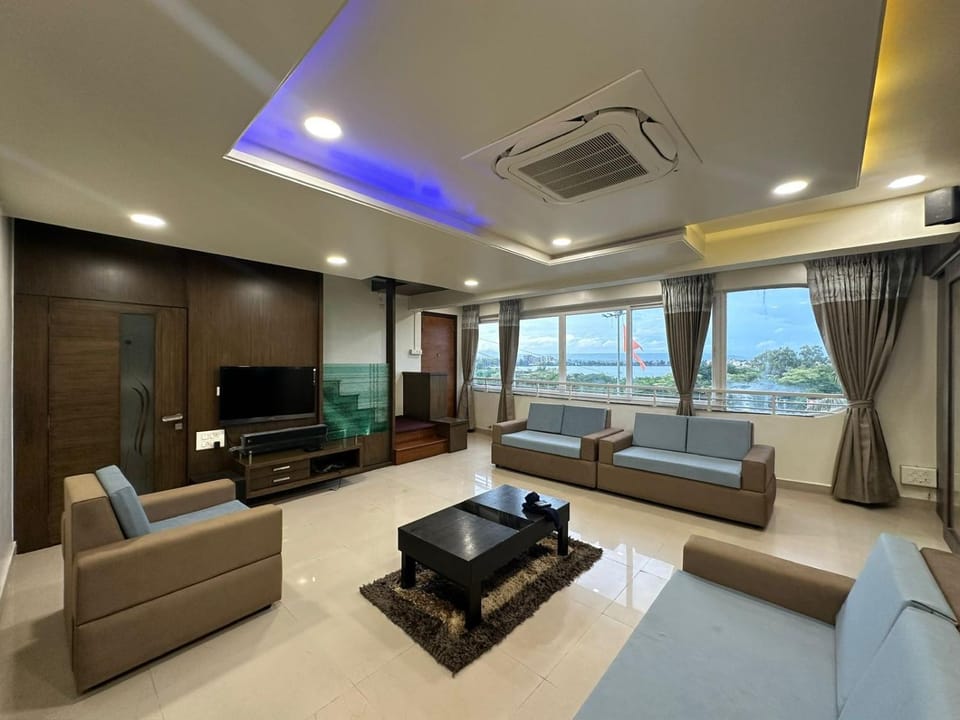 TV and multimedia, Living room, Seating area, air conditioner