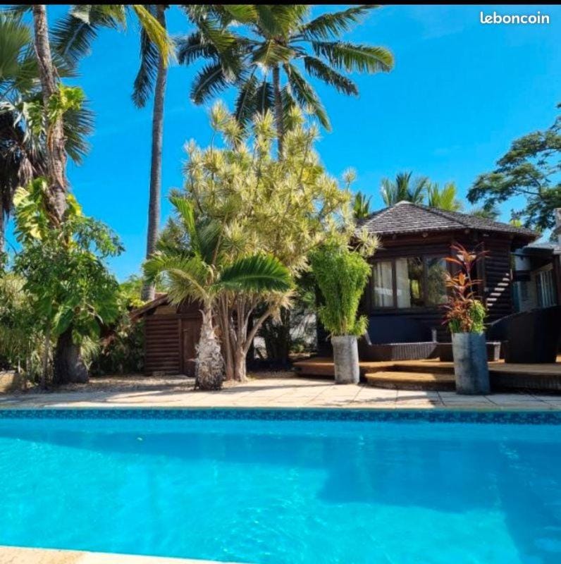 Villa Jacuzzi 60 m du lagon Villa in Saint-Paul