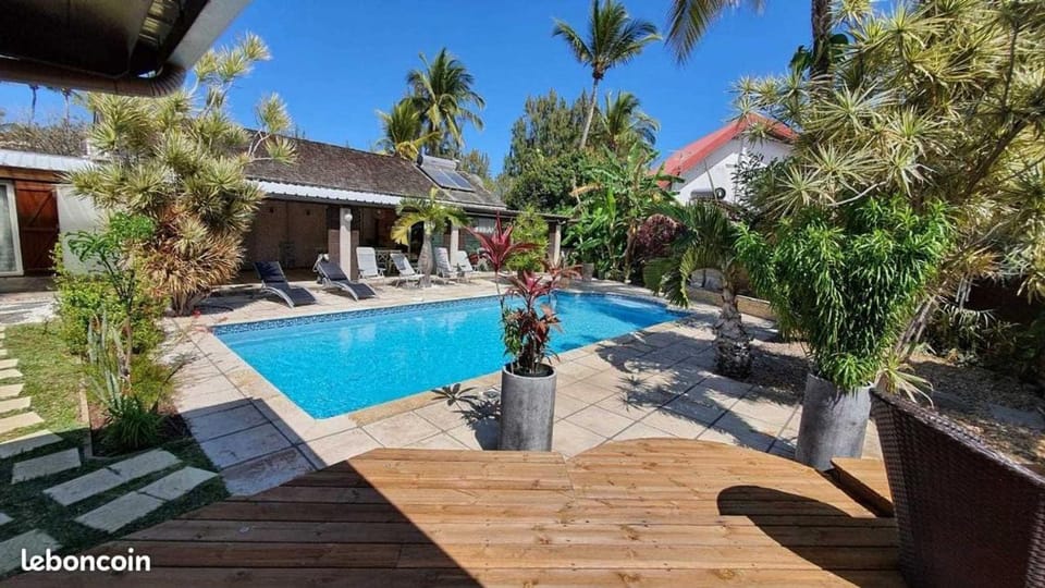 Villa Jacuzzi 60 m du lagon Villa in Saint-Paul