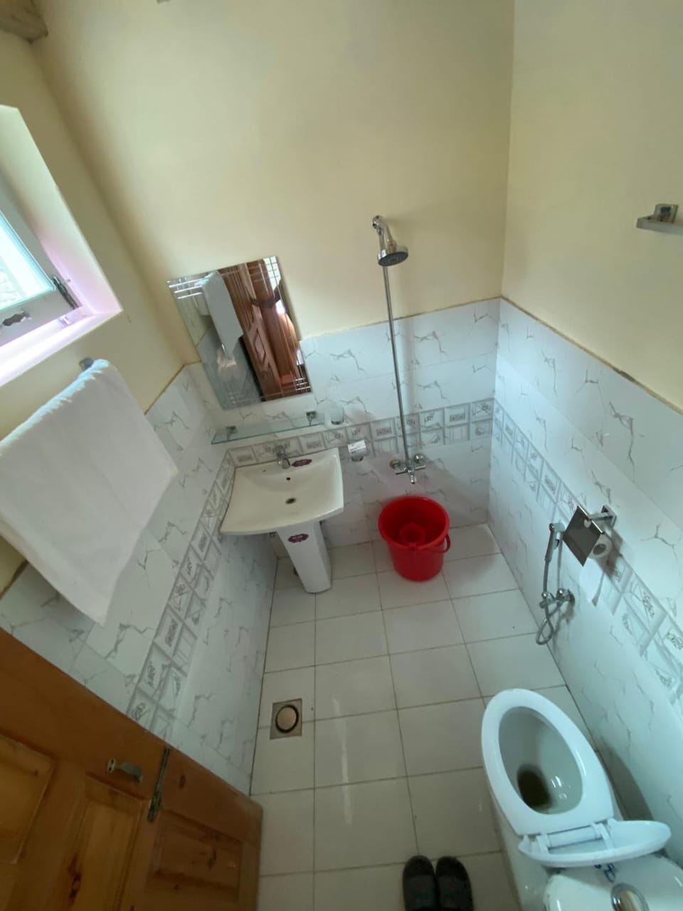 Toilet, Bathroom, towels