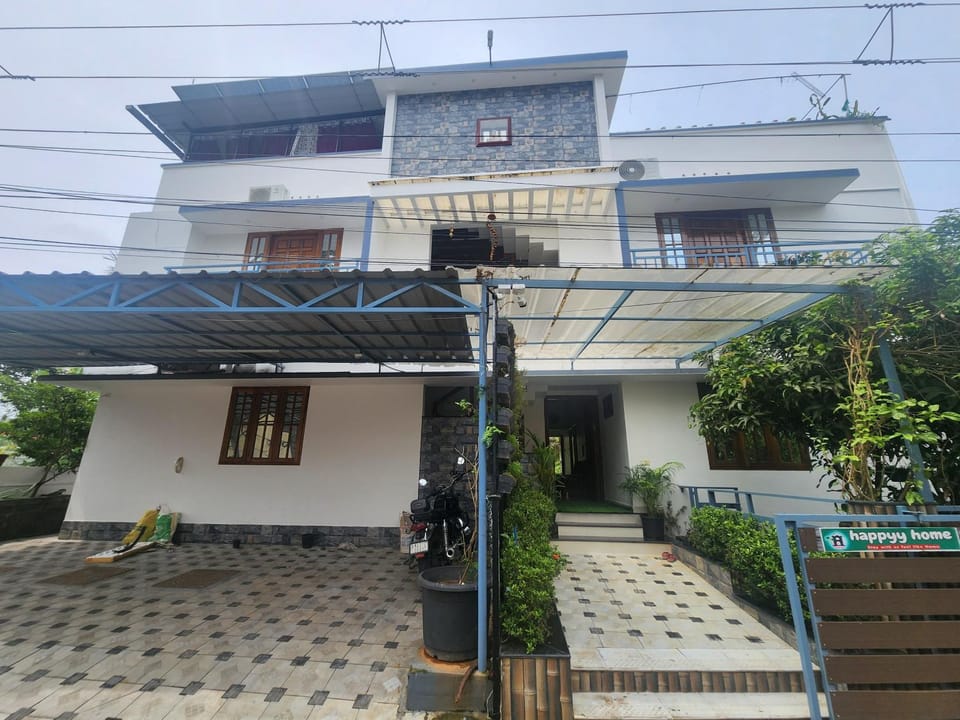 Property building, View (from property/room), Balcony/Terrace